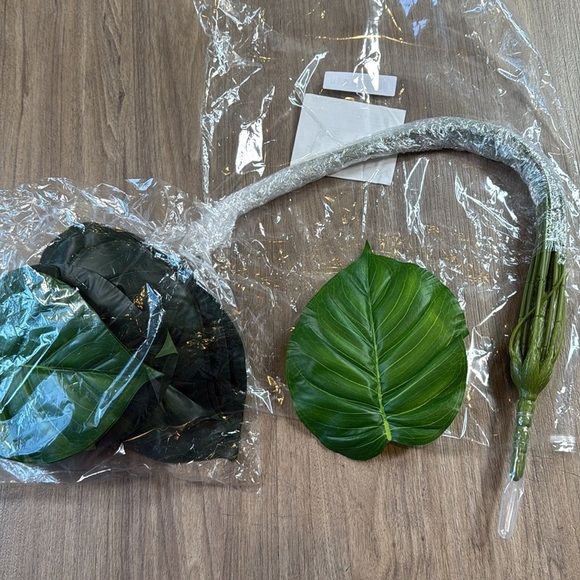 Realistic Artificial Green Leaf and Stem. Brand new - Picture 4 of 8